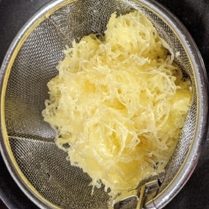 実家から初めてもらった「そうめんカボチャ」
簡単に下ごしらえができました！！
酢の物にすると、とても美味しかったです。